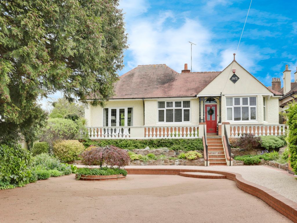 3 bed detached bungalow for sale in Hermitage Road, Leicester LE4, £