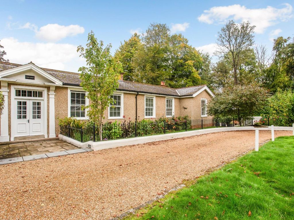 3 bed property for sale in Salisbury Road, Netheravon, Salisbury SP4, £