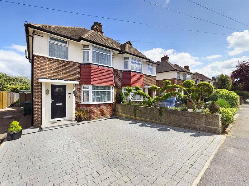 4 bed semidetached house to rent in Windsor Drive, Ashford, Surrey