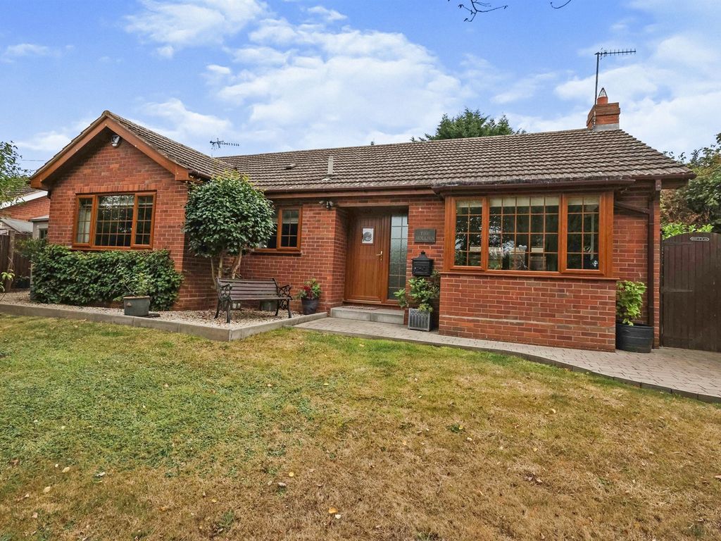 3 bed bungalow for sale in Upton Road, Callow End, Worcester WR2 Zoopla
