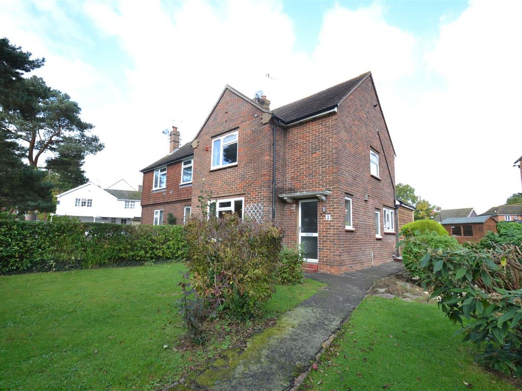 2 bed semidetached house to rent in Perrylands, Charlwood, Horley RH6
