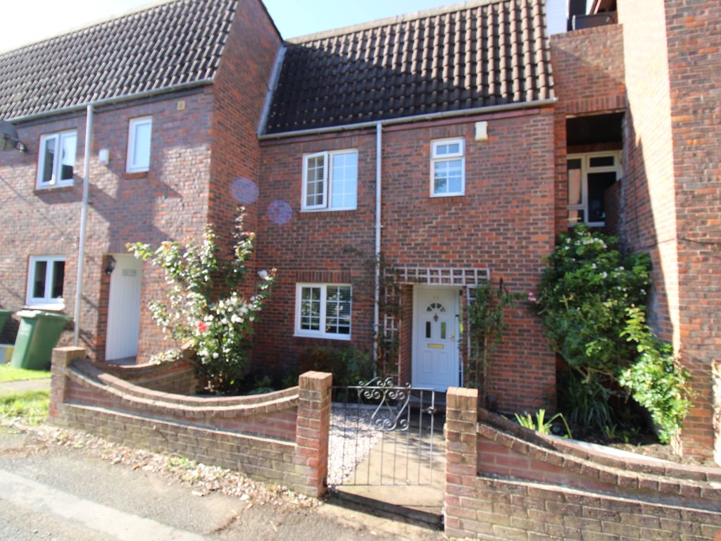 3 bed end terrace house for sale in Rowenhall, Laindon, Basildon SS15
