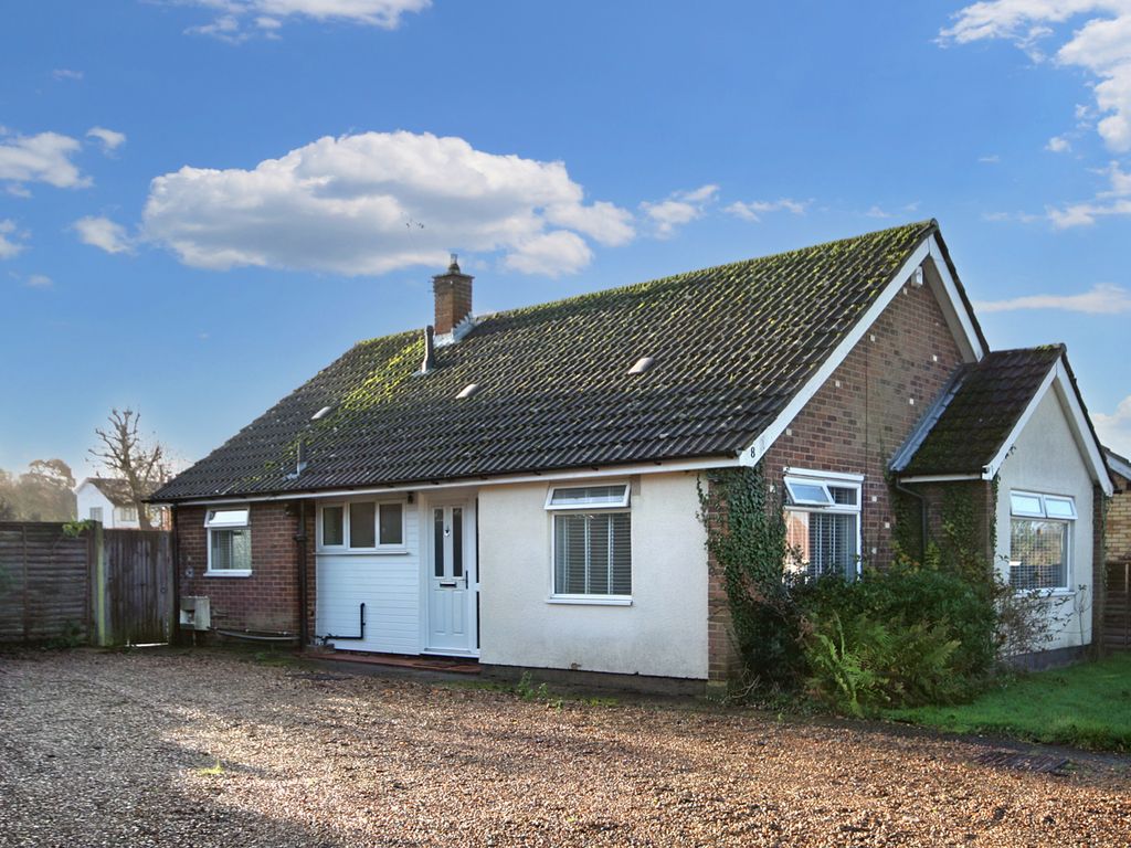 3 bed detached bungalow to rent in Vicarage Close, Bookham, Surrey KT23