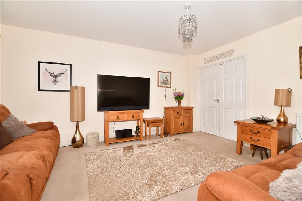 4 bed semidetached house for sale in Pinewood Close, Leybourne, West