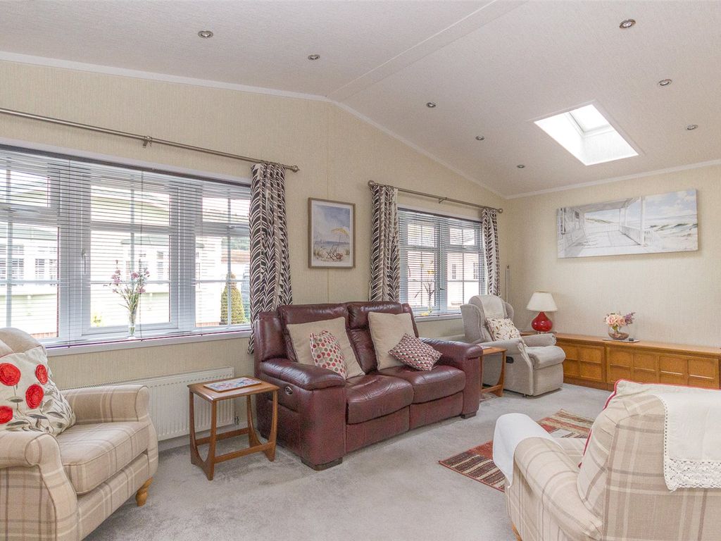 2 bed property for sale in Willow Drive, Ardnave Park, Kewstoke, Weston
