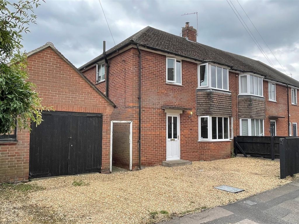 3 bed semidetached house for sale in St. Michaels Road, Newbury RG14