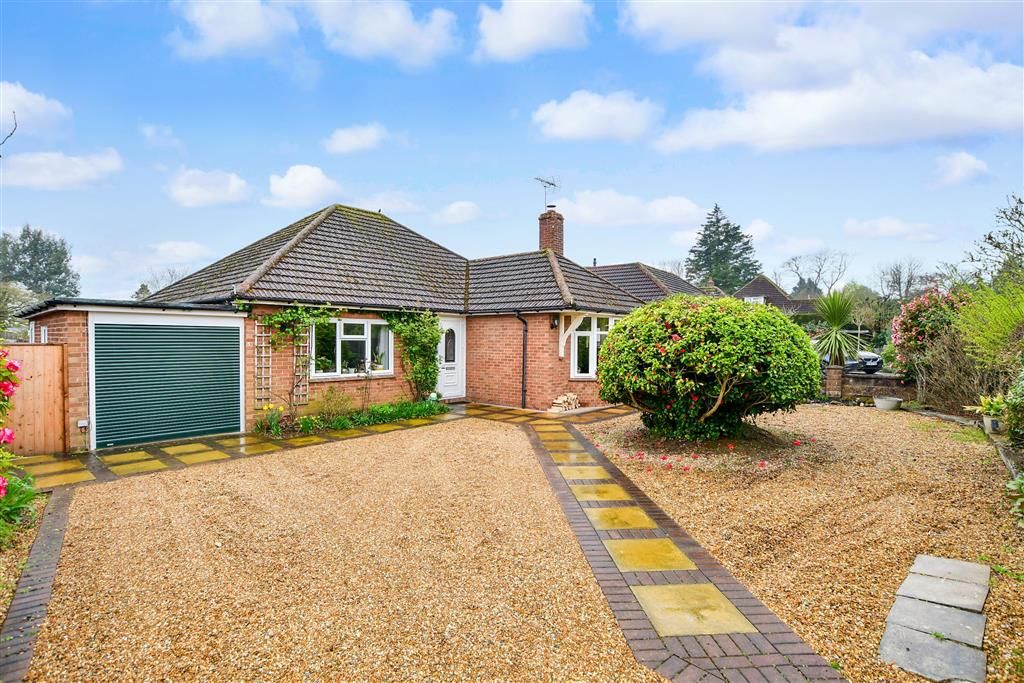 3 bed detached bungalow for sale in Pulens Crescent, Petersfield