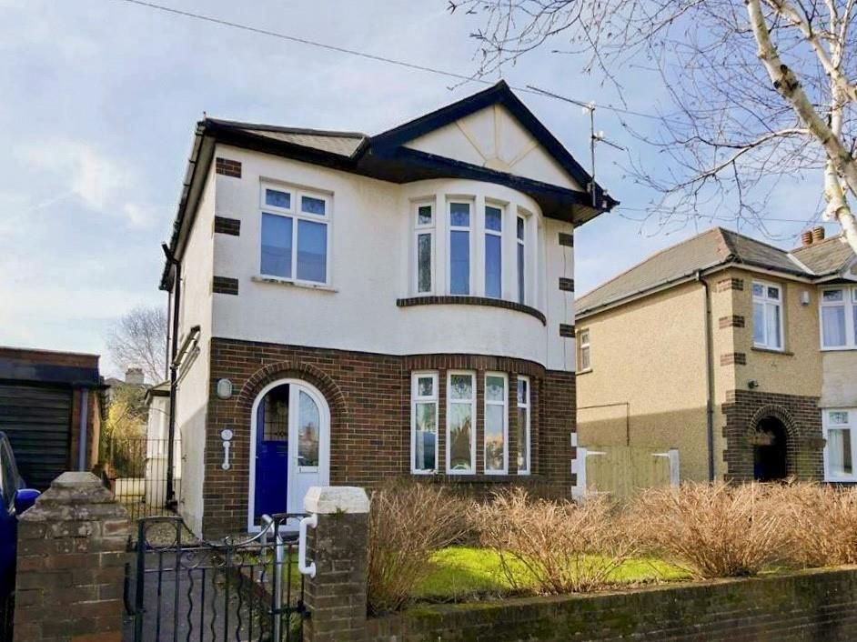 3 bed detached house for sale in Fairfield Road, Penarth CF64, £550,000