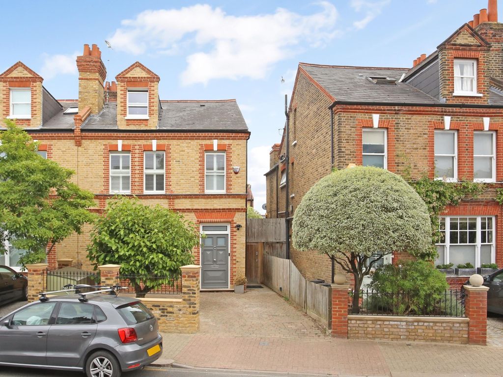 5 bed semidetached house for sale in Erpingham Road, Putney, London