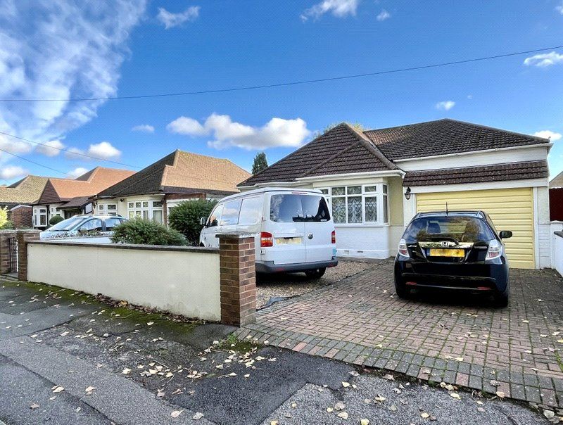 2 bed bungalow for sale in Govett Avenue, Shepperton TW17, £625,000