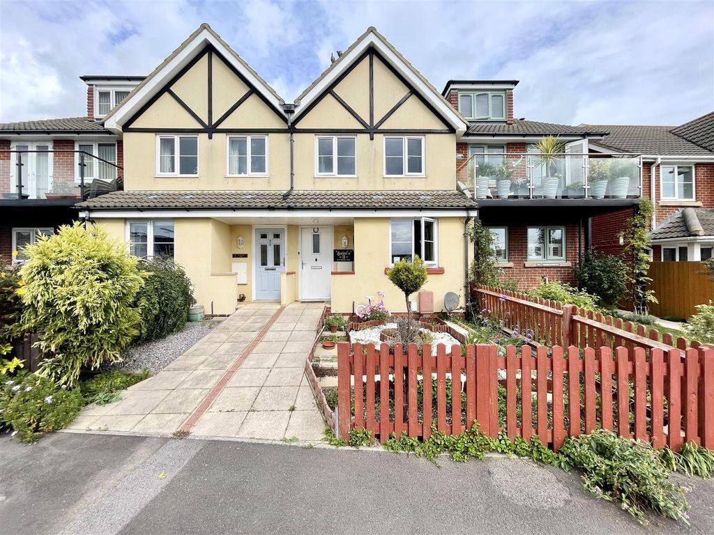 3 bed terraced house to rent in Sandy Point Road, Hayling Island PO11