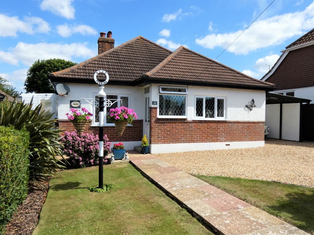 3 bed detached bungalow for sale in Langbury Lane, Ferring, Worthing
