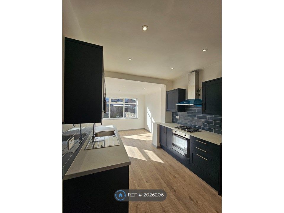 3 bed semidetached house to rent in St. Helens, St. Helens WA11, £895