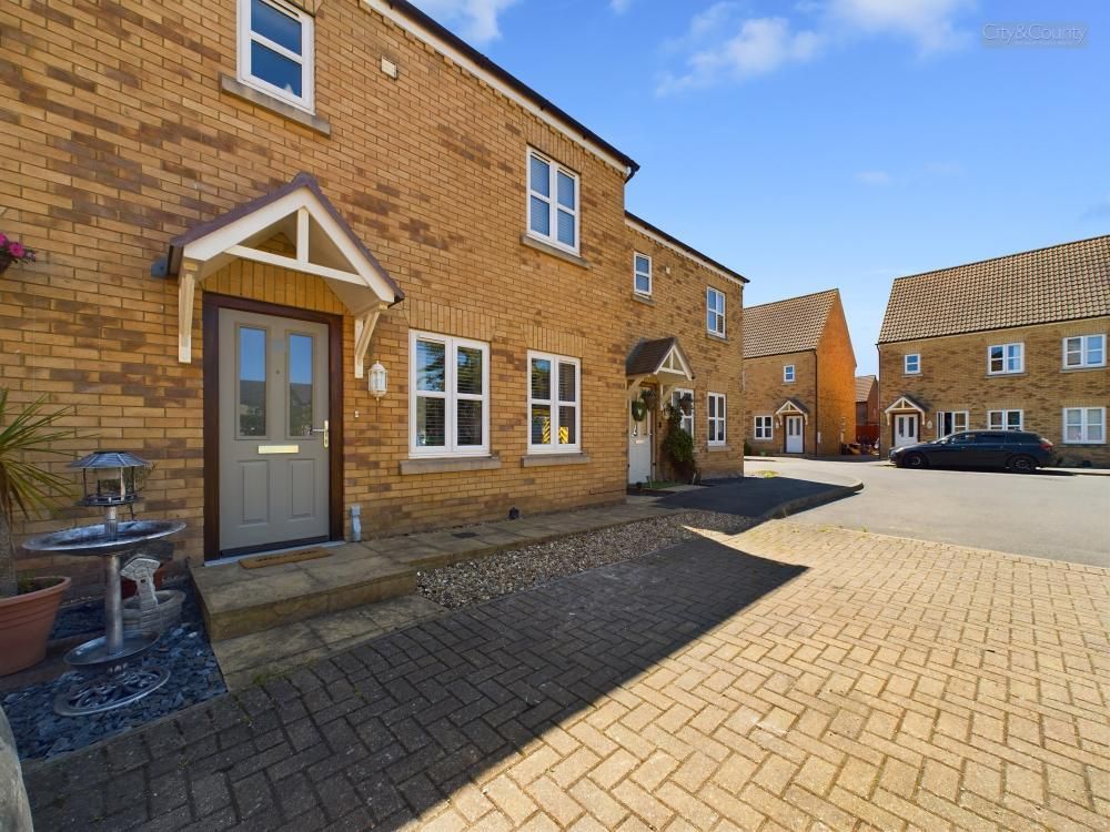 3 bed semidetached house for sale in Victory Gardens, Crowland
