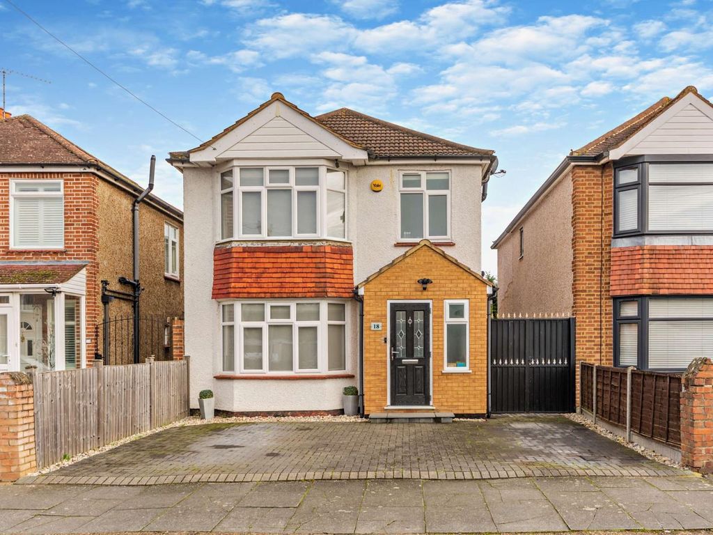 3 bed detached house for sale in Ashford Crescent, Ashford TW15, £695,000 Zoopla