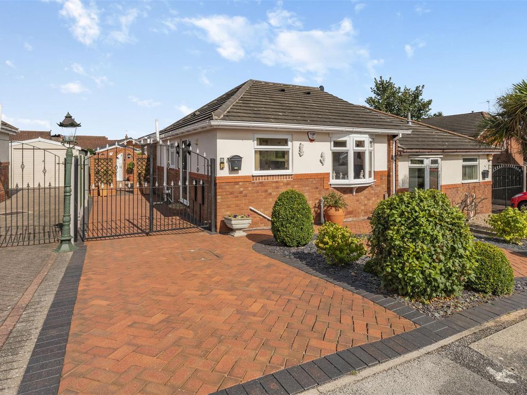 2 bed semidetached bungalow for sale in Richmond Drive, Mansfield
