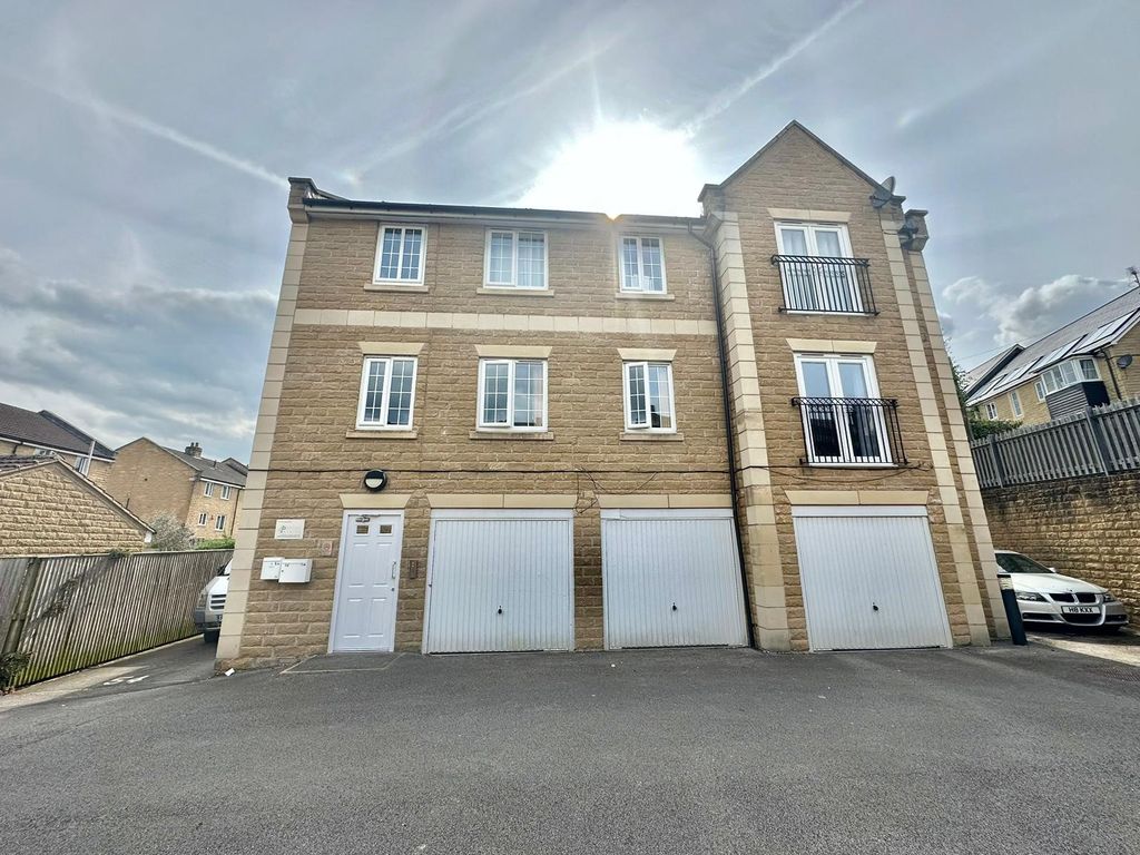 2 bed property to rent in Annie Smith Way, Birkby, Huddersfield HD2