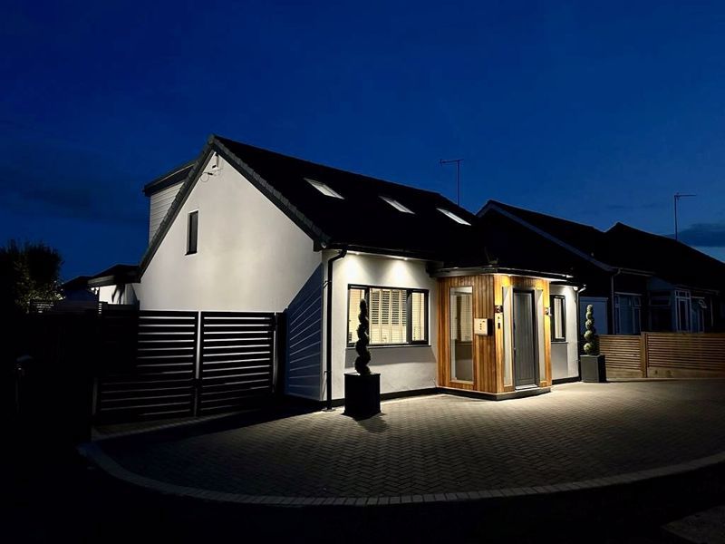 3 bed detached house for sale in Chestnut Grove, Dartford DA2, £675,000