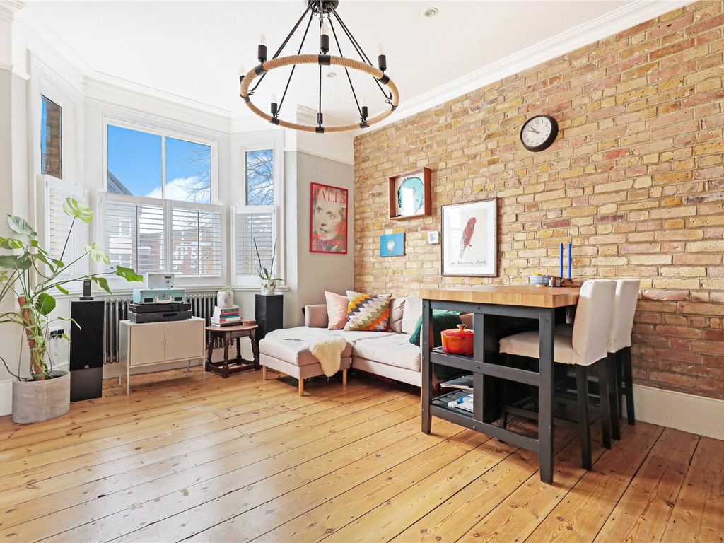 1 bed flat for sale in Wood Street, Walthamstow, London E17, £285,000