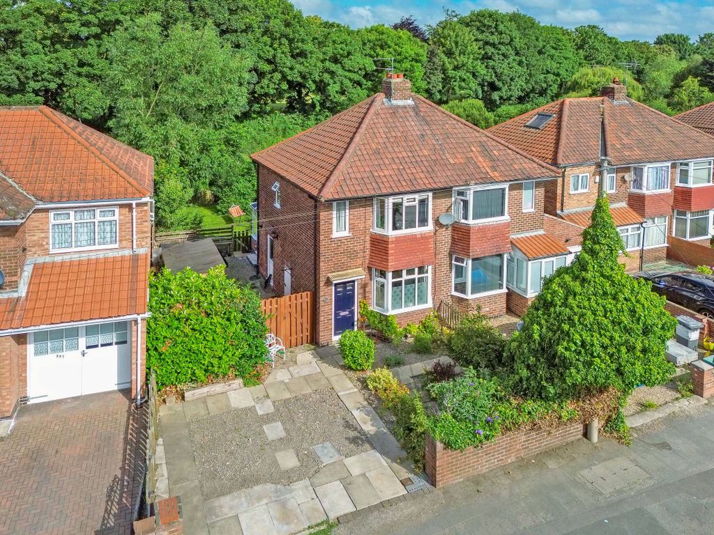 2 bed semidetached house for sale in Huntington Road, York YO31, £