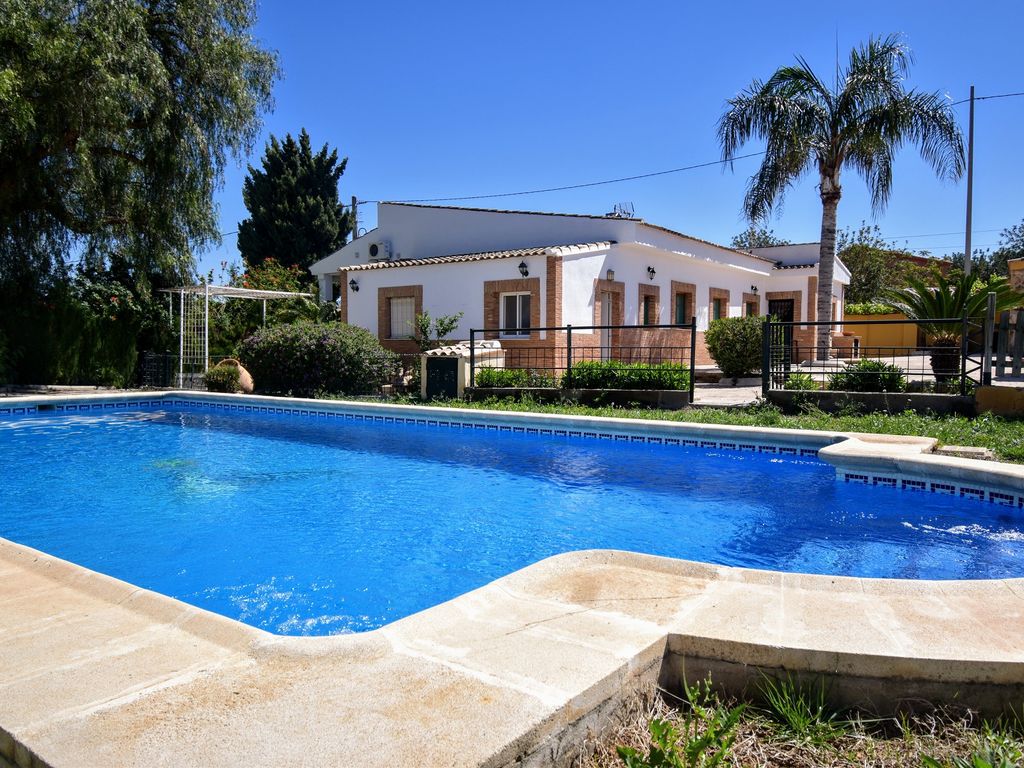5 bed villa for sale in 46164 Pedralba, Valencia, Spain, £192,359 Zoopla