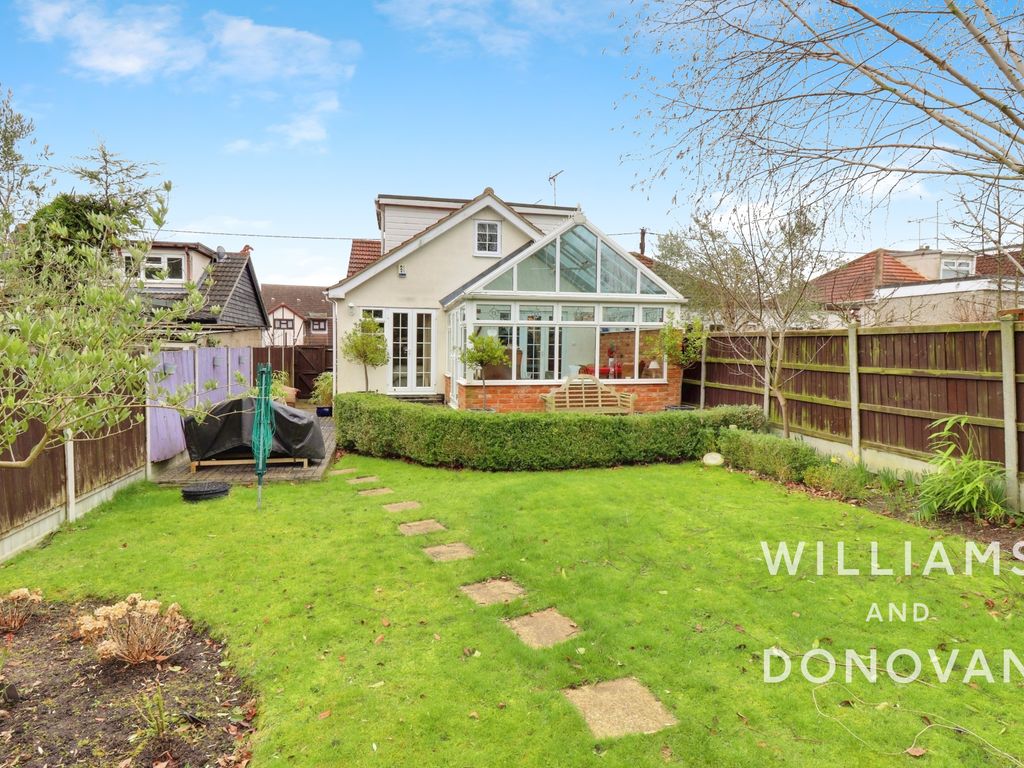 3 bed semidetached house for sale in Pound Lane, Bowers Gifford