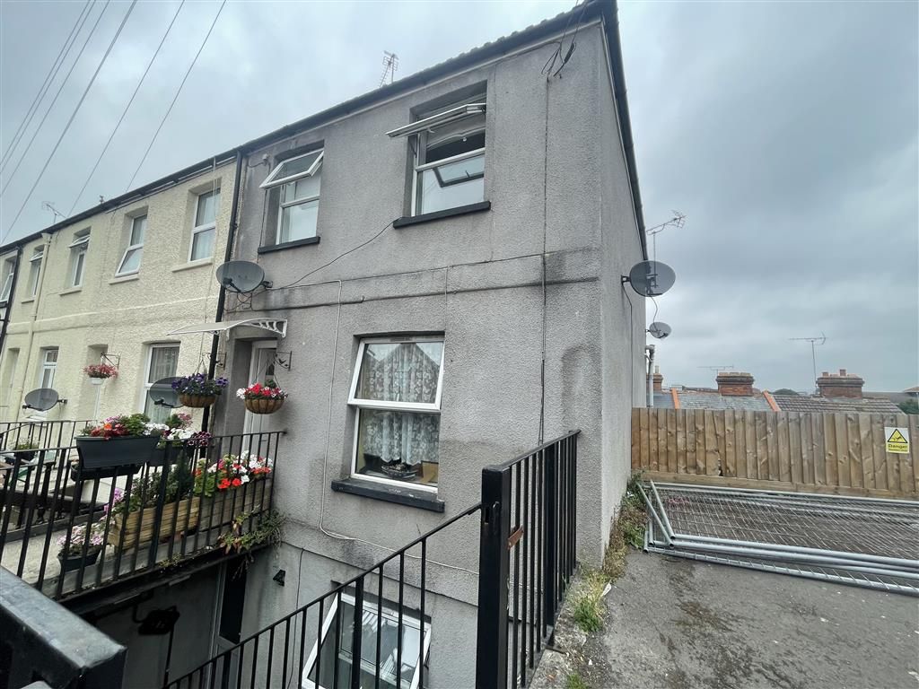 4 bed block of flats for sale in Chickerell Road, Chickerell, Weymouth