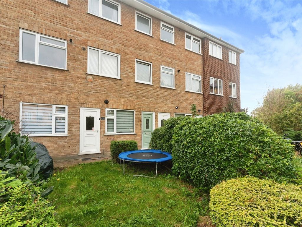 2 bed for sale in May Close, Chessington KT9, £325,000 Zoopla