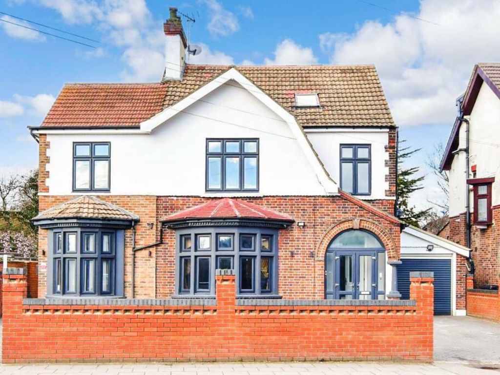 6 bed detached house for sale in Forest Road, Ilford IG6, £1,000,000
