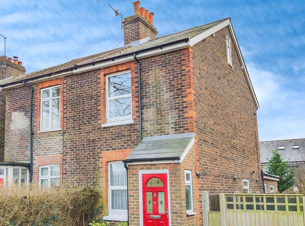 2 bed semidetached house for sale in Maple Road, Redhill RH1, £374,000