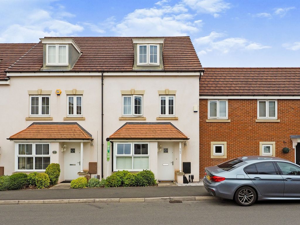 4 bed end terrace house for sale in Kenbrook Road, Hucknall, Nottingham
