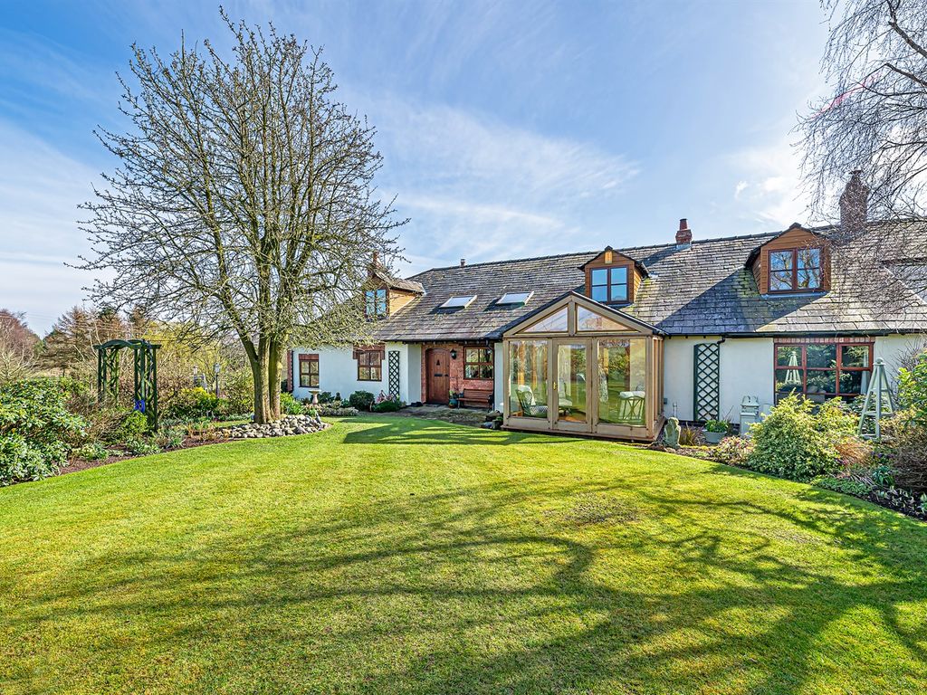 4 bed barn conversion for sale in Forest Lane, Norley, Frodsham WA6, £