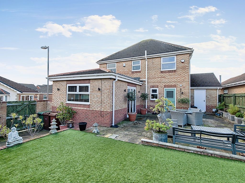 4 bed detached house for sale in Redhill Heights, Glasshoughton