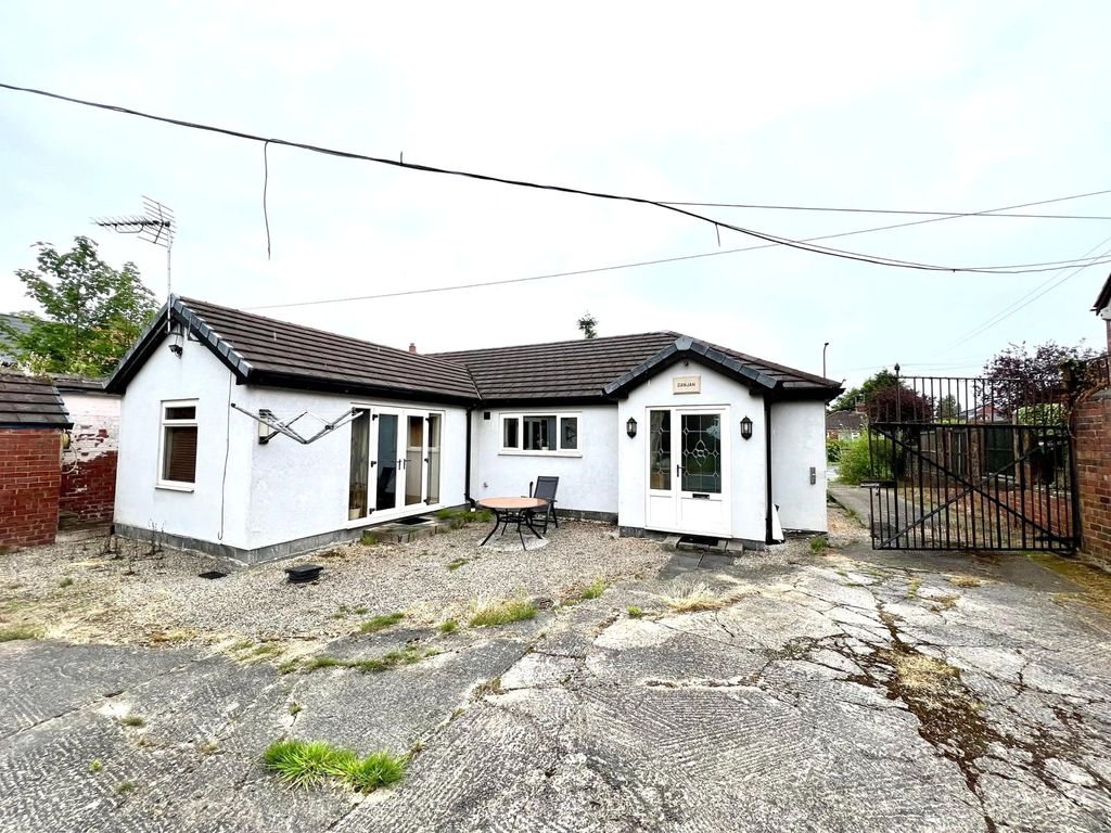 3 bed bungalow for sale in Morthen Road, Wickersley, Rotherham, South