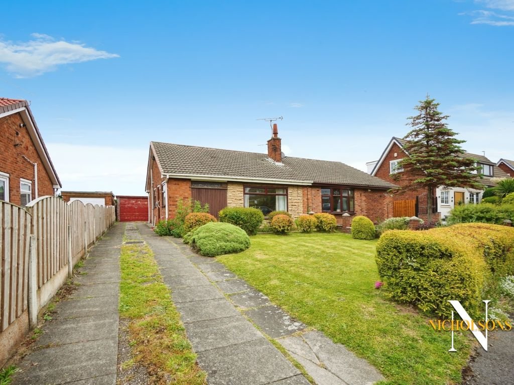 2 bed semidetached bungalow for sale in Moor Top Road, Harworth