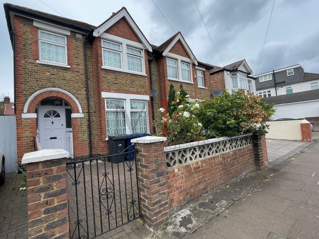 3 bed semidetached house for sale in Norwood Gardens, Southall UB2, £