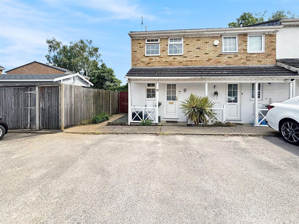 2 bed end terrace house for sale in Wheatfields, Chatham ME5, £280,000