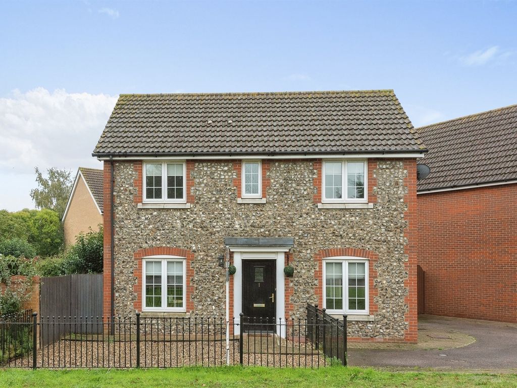 3 bed detached house for sale in Juniper Road, Red Lodge, Bury St