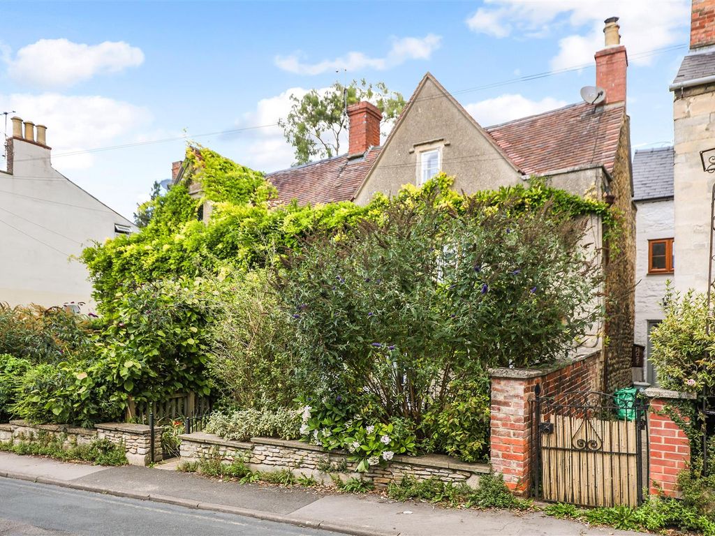 2 bed semidetached house for sale in Middle Street, Stroud GL5, £