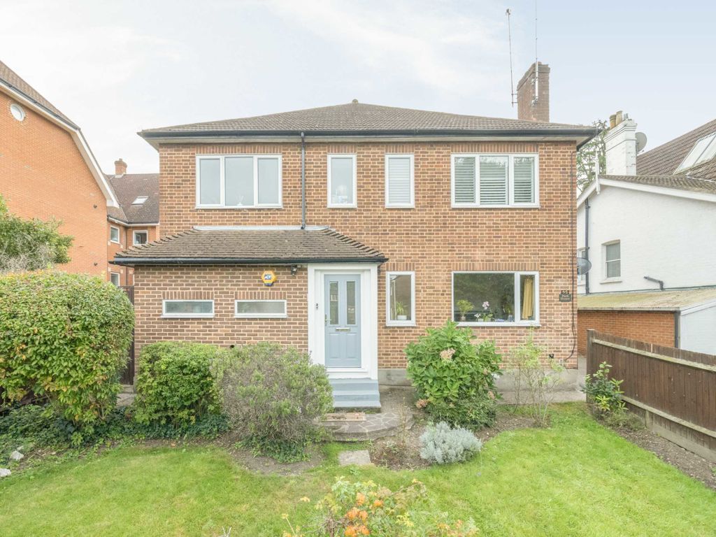 2 bed flat to rent in Holden Road, London N12, £2,000 pcm Zoopla