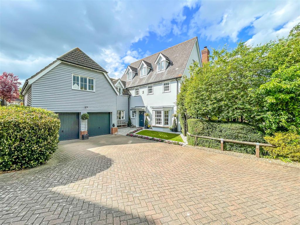 5 bed detached house for sale in Etheldore Avenue, Hockley SS5 Zoopla