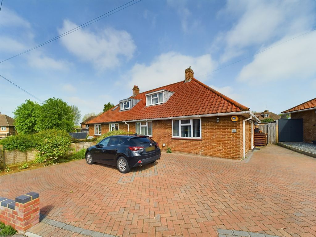 3 bed semidetached house for sale in Granville Road, Hitchin SG4, £