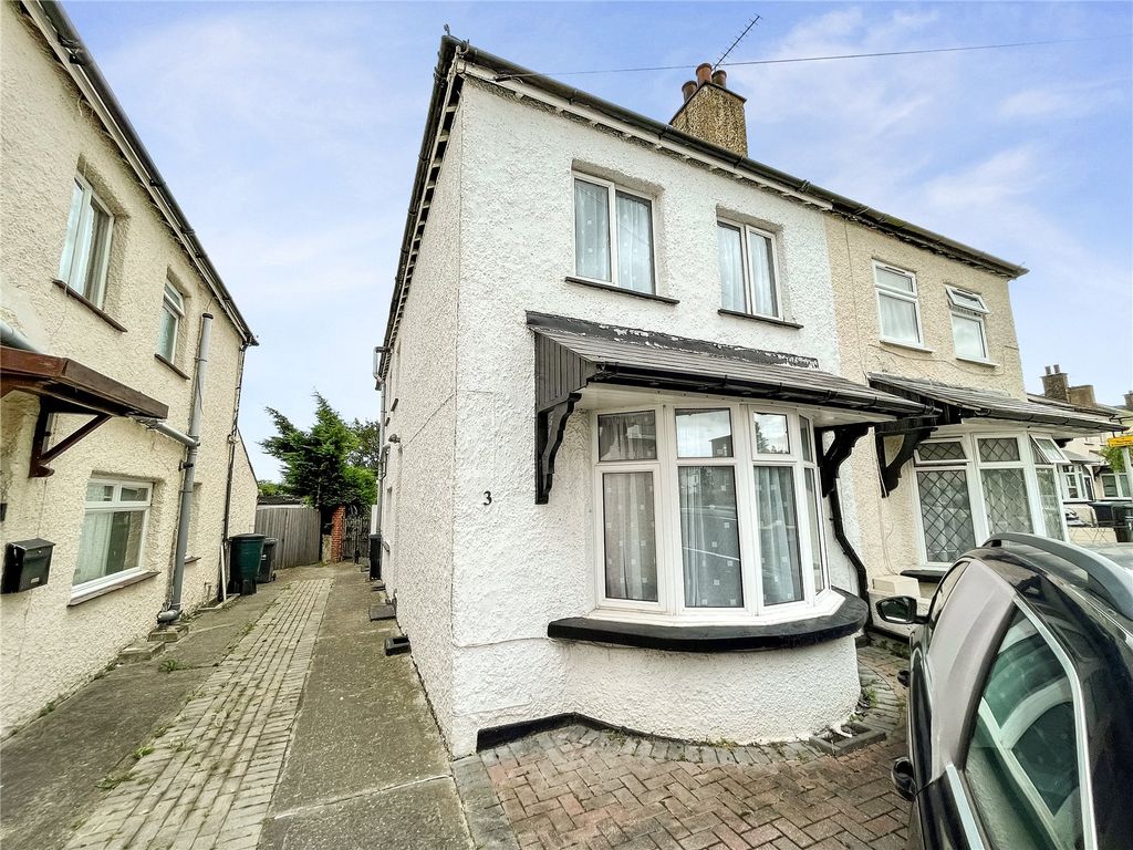 3 bed semidetached house for sale in East Kent Avenue, Northfleet