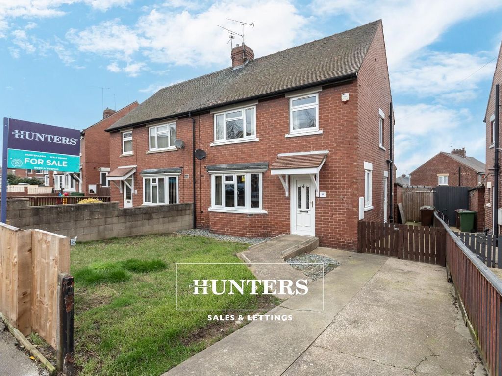 3 bed semidetached house for sale in Oakfield Crescent, Knottingley