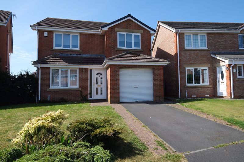 4 bed detached house to rent in The Close, Amble, Morpeth NE65, £1,000