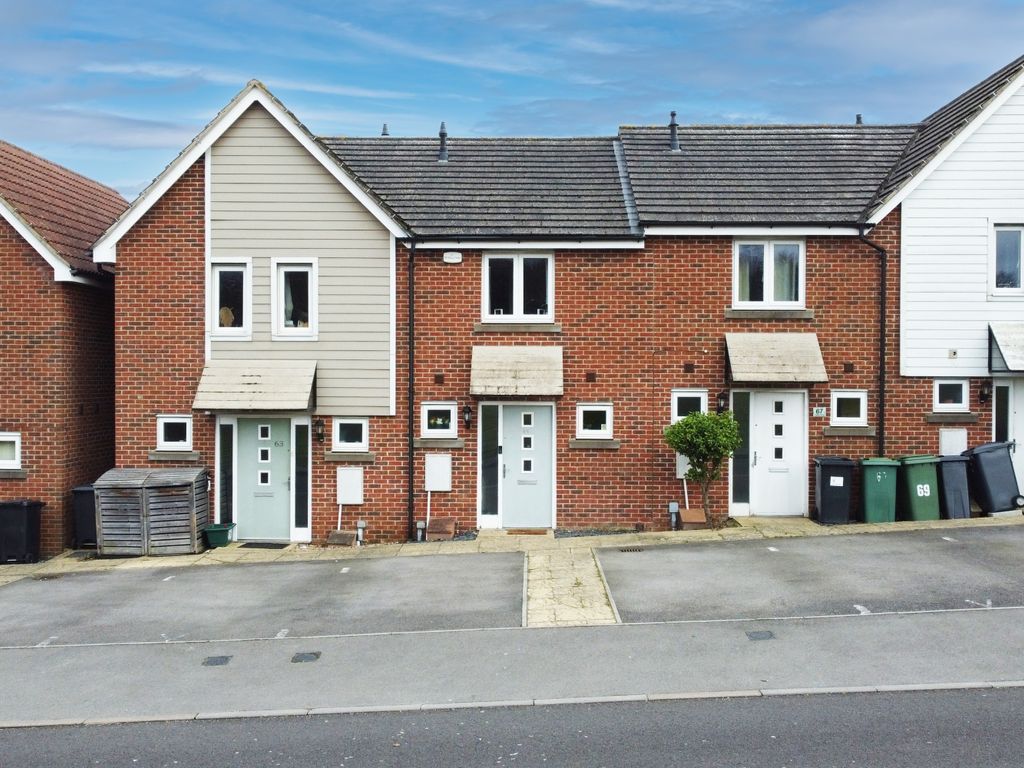 2 bed terraced house for sale in Carter Drive, Basingstoke, Hampshire