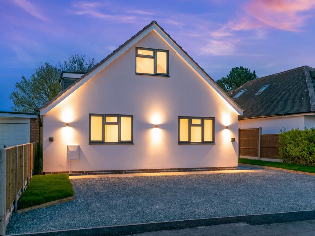 5 bed detached house for sale in Landor Road Whitnash, Warwickshire