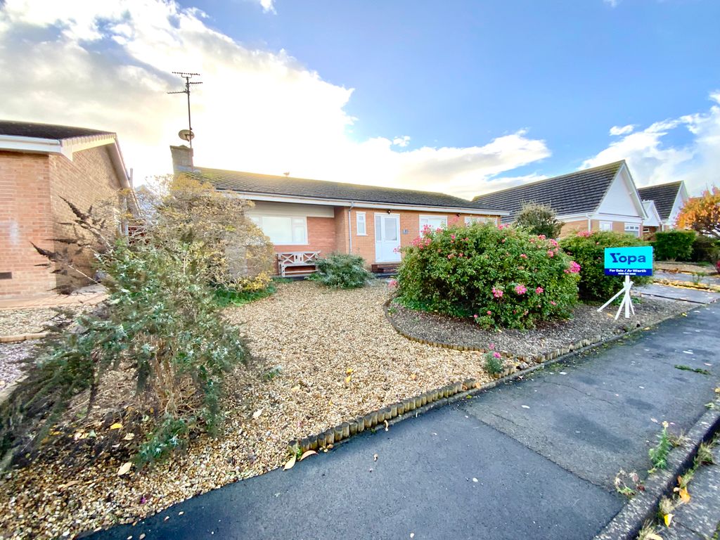2 bed bungalow for sale in Dinerth Close, Rhos On Sea, Colwyn Bay LL28