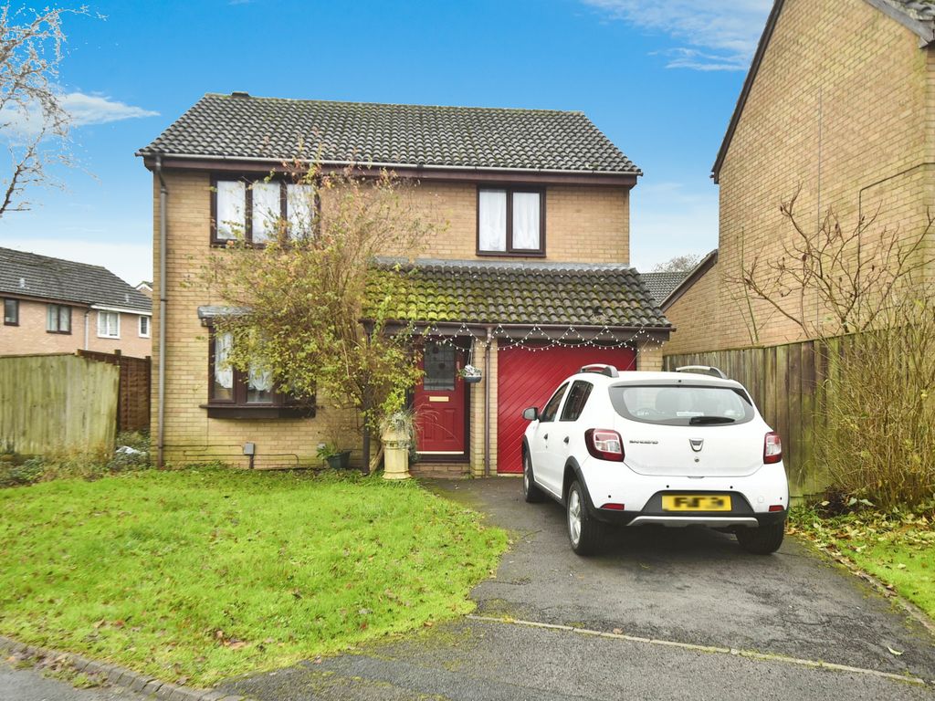 4 bed detached house for sale in Lineacre Close Grange Park, Swindon
