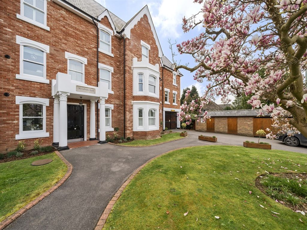 2 bed flat for sale in 9 Wyndham Hall, North Parade, Horsham, West